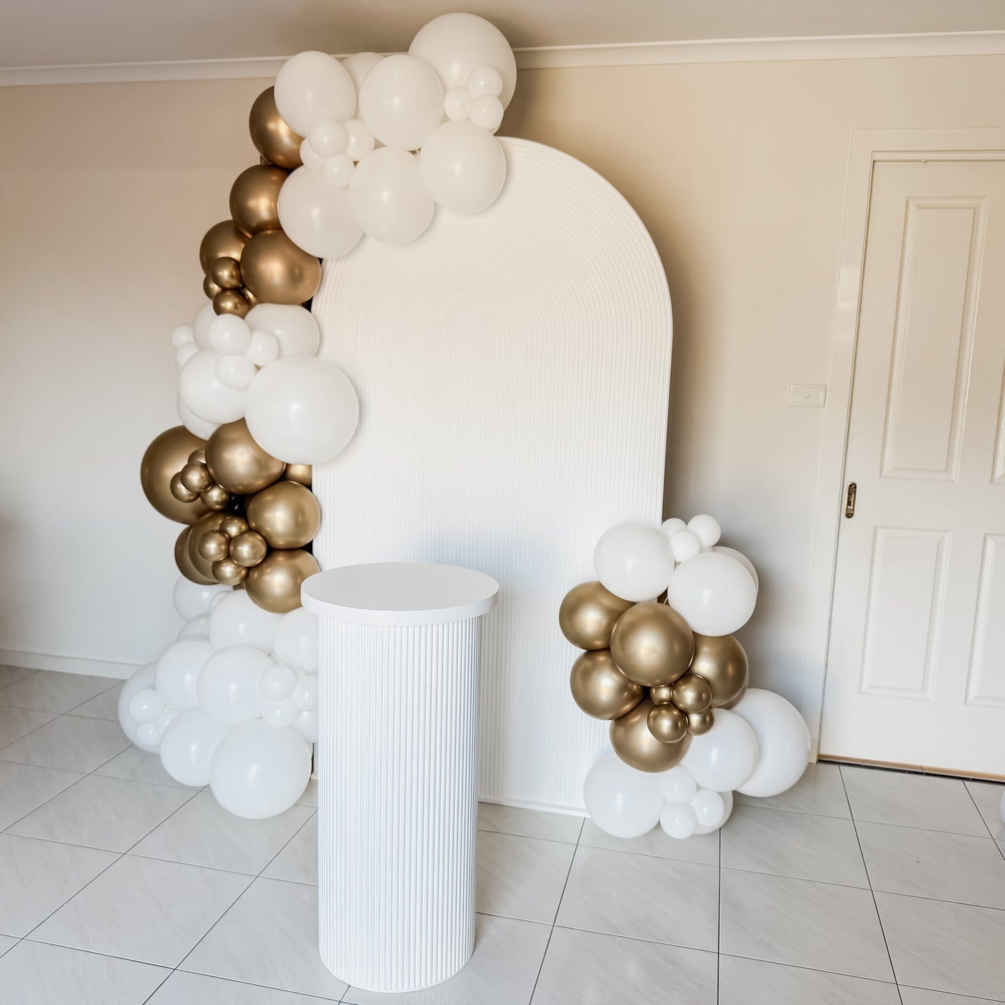 2m Ripple Arch Backdrop with 3m Garland & 90cm Ripple Plinth - HIRE ONLY
