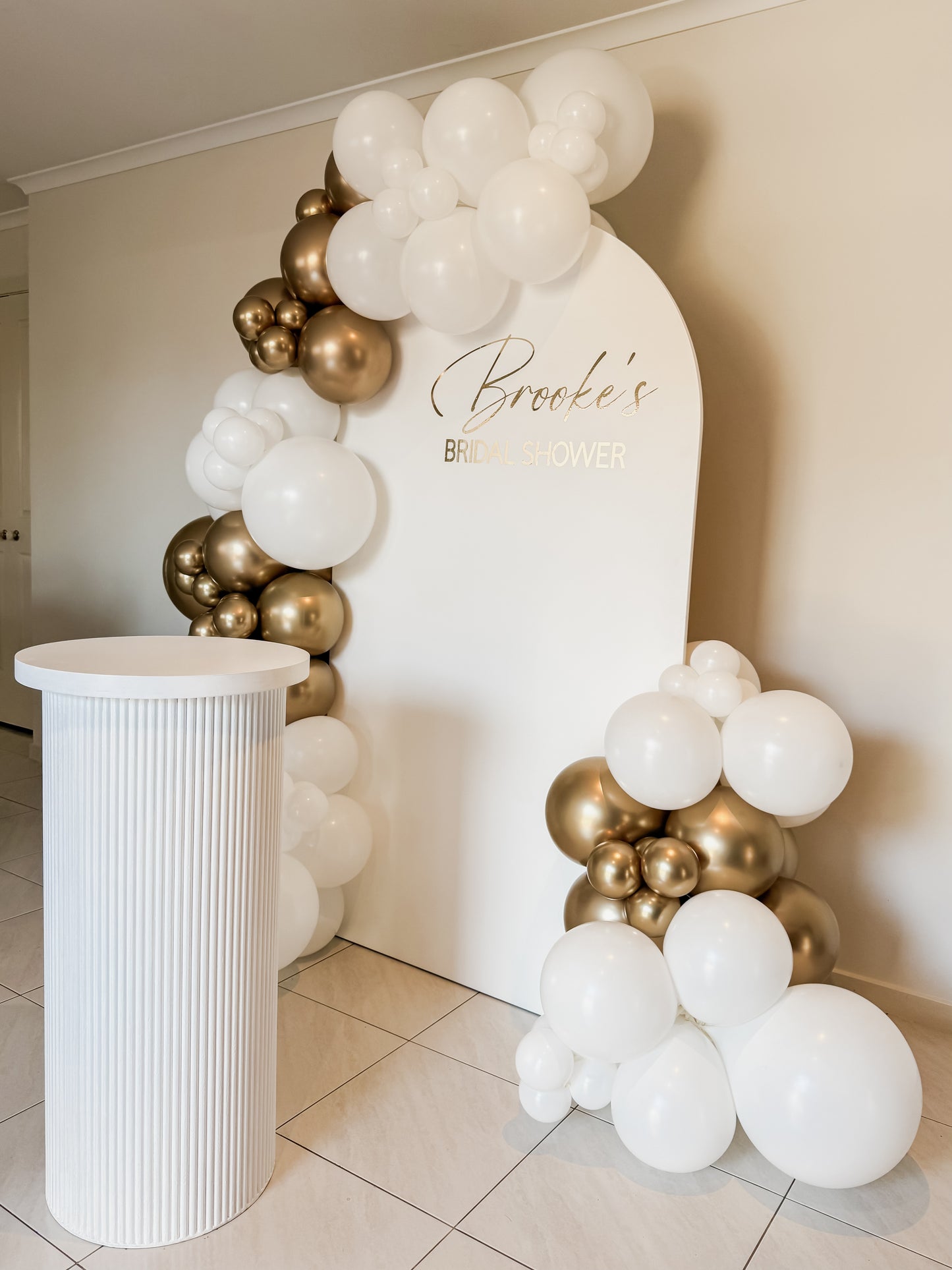1.8m Plain Arch Backdrop with 2.5m Garland, Vinyl Decal & 90cm Ripple Plinth - HIRE ONLY