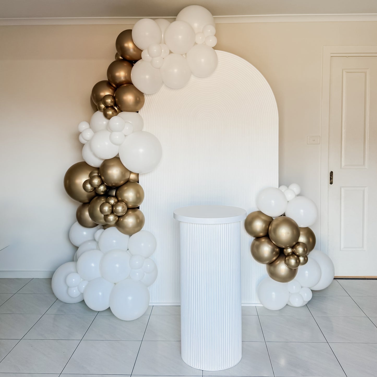2m Ripple Arch Backdrop with 3m Garland & 90cm Ripple Plinth - HIRE ONLY
